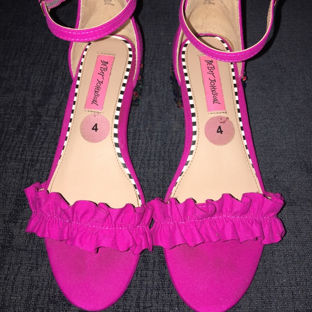 BETSY JOHNSON GIRLS FUSHIA SANDALS